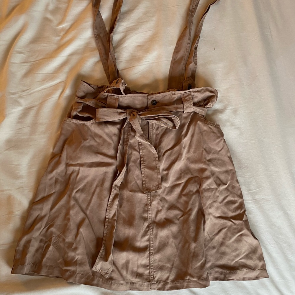 Skirt with strap detail and tie. Size M.